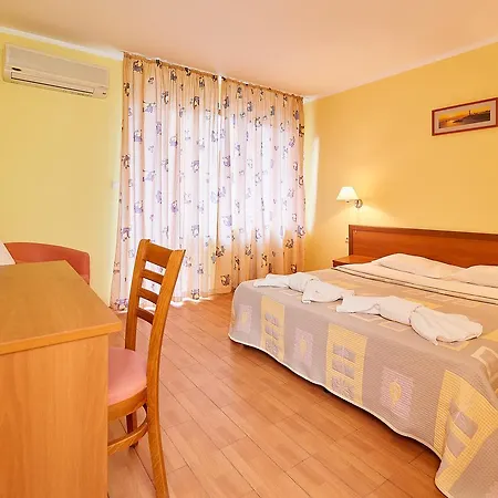 Къща за гости Aquamarina 3*